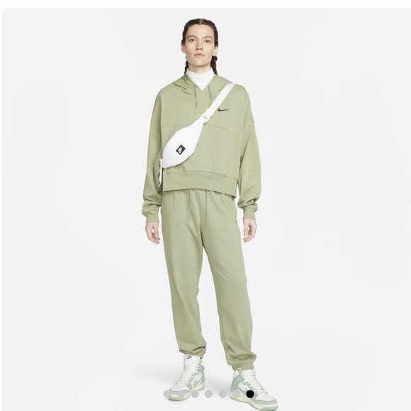 Nike Pants - Nike Sage Green Women's set